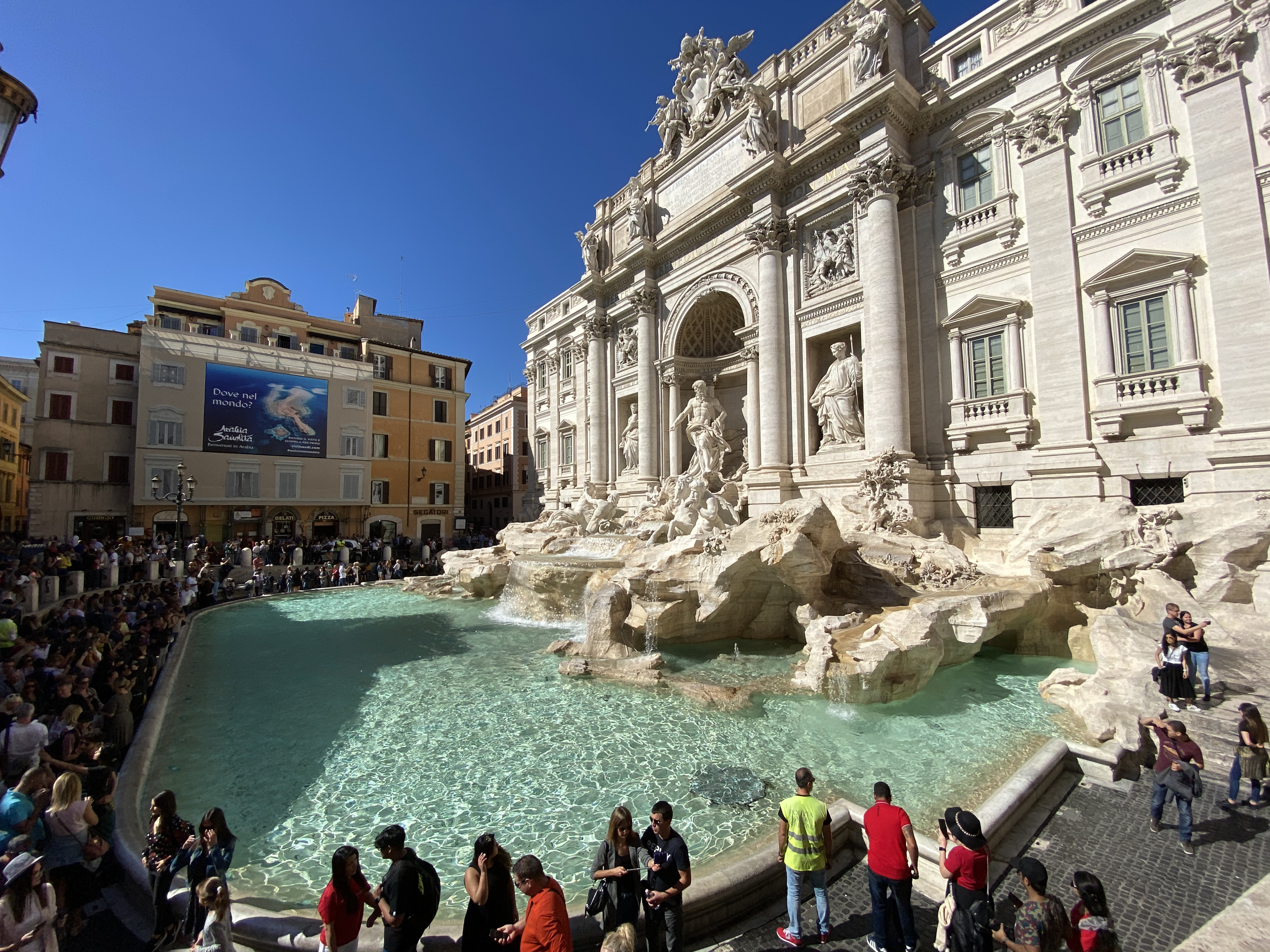 Ultra-wide Trevi Fountain.