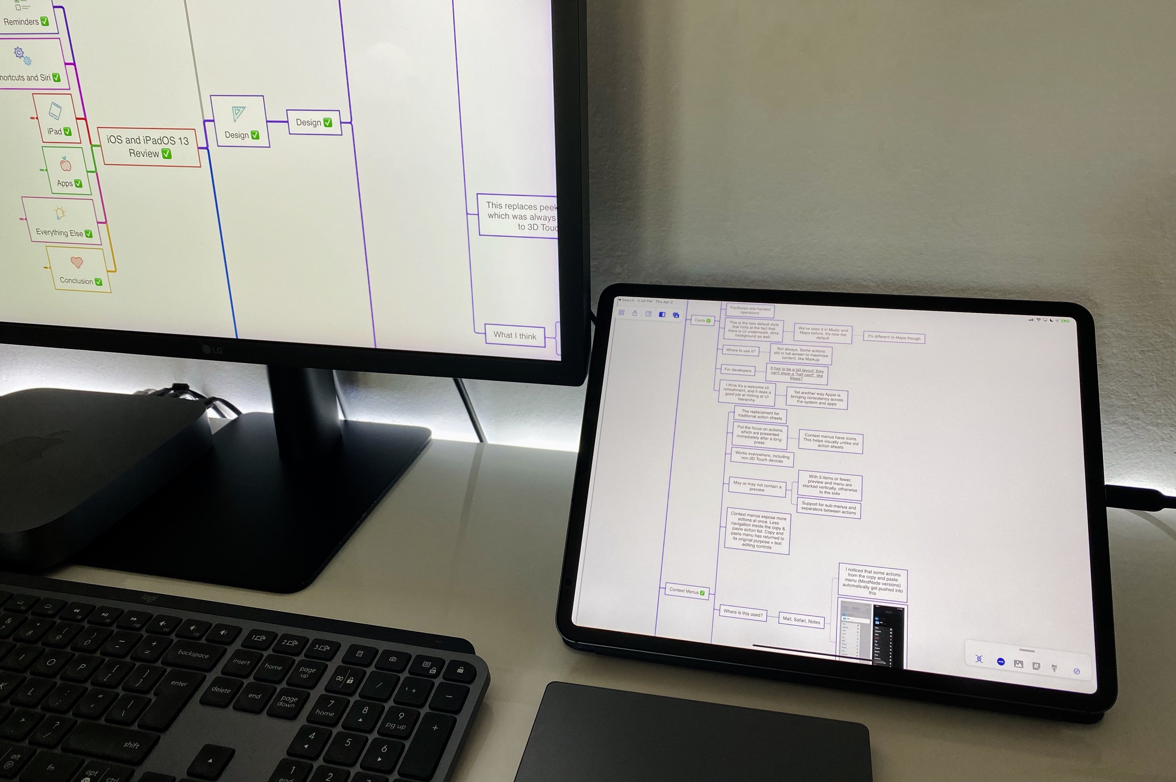 MindNode can output a full-screen map to the external display.