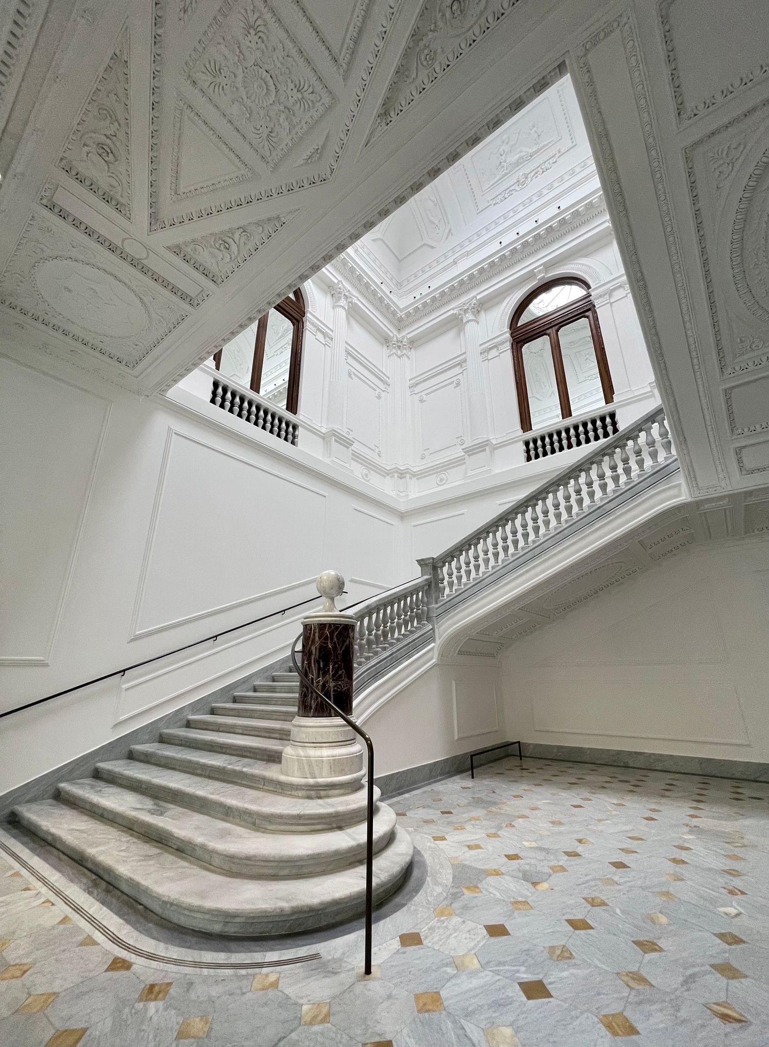 The monumental staircase that takes you to the upper floor. Captured with the iPhone 12 Pro Max's ultra-wide camera.