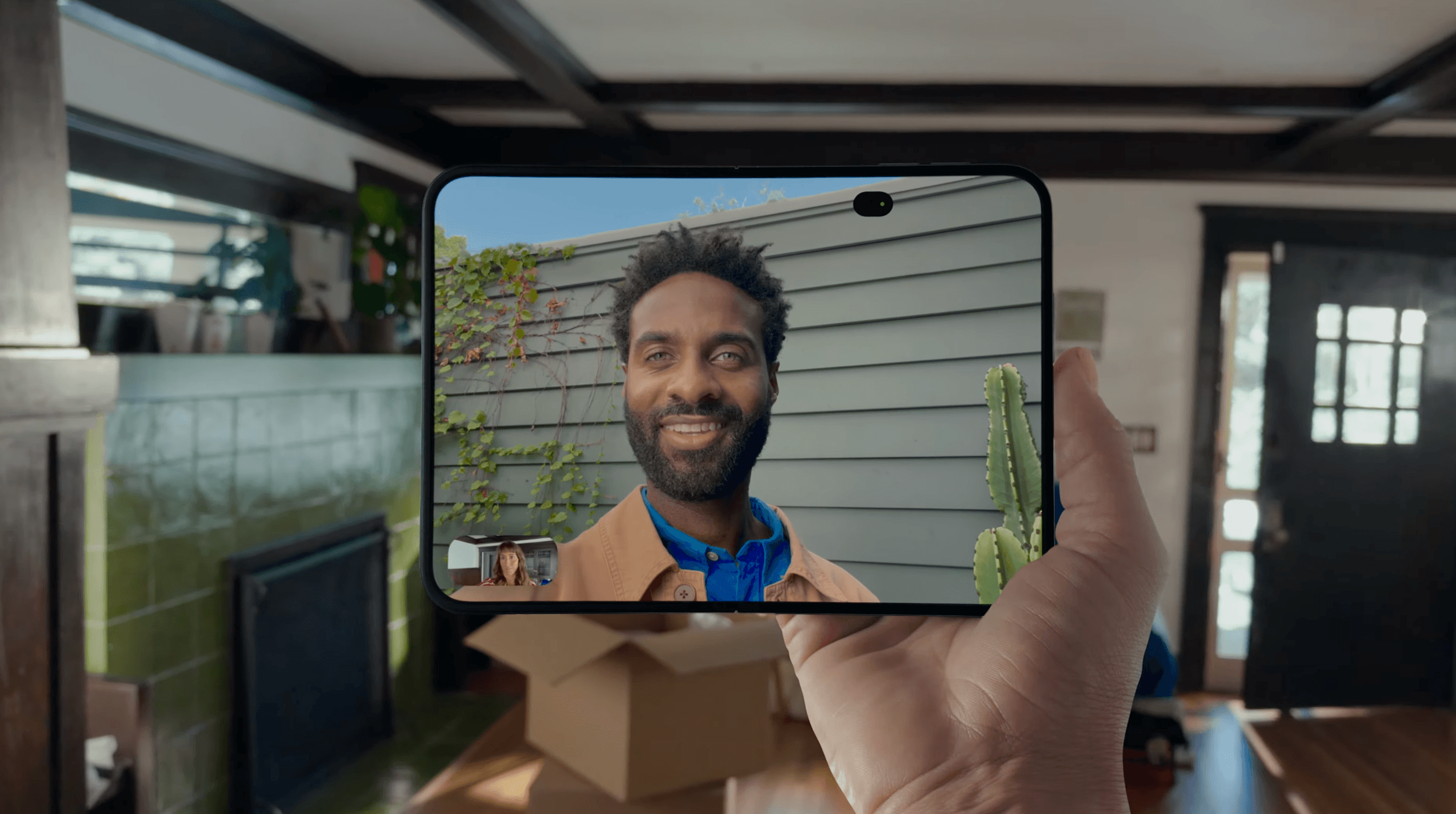 The under-display camera “lights up” in software during a FaceTime call.